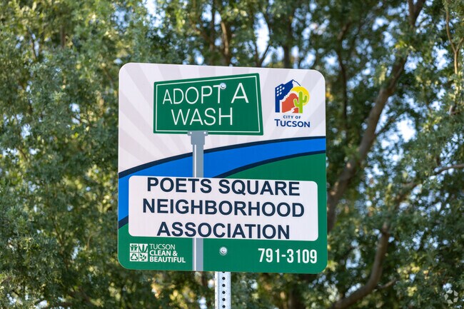 Poets Square has an active neighborhood association who maintains the famous wash located there.