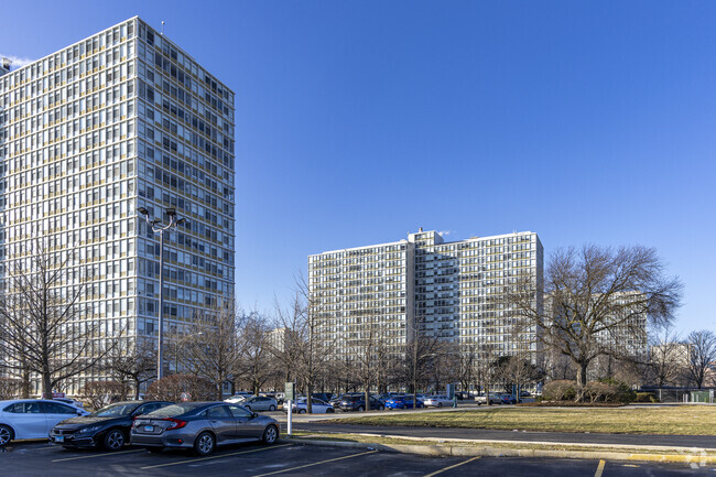 South Commons is home to a selection of condo and apartment complexes.