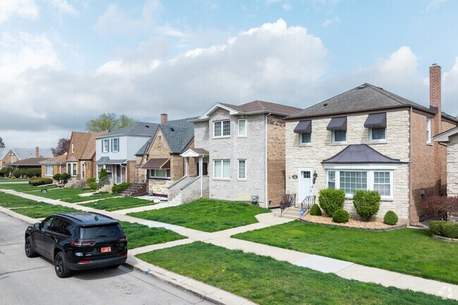 Most of the homes in Galewood are brick.