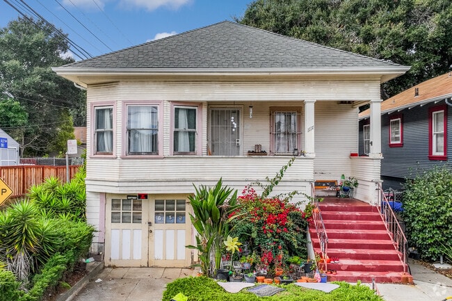 Homes in St Vincent's Hill are surrounded by nature, giving you privacy on every side.