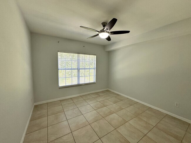 8423 Bernwood Cove Loop unit 401, Fort Myers, FL 33966 - photo 5