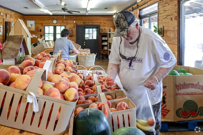 Bradley's Market has fresh produce at farm stand prices near Stone Hill.