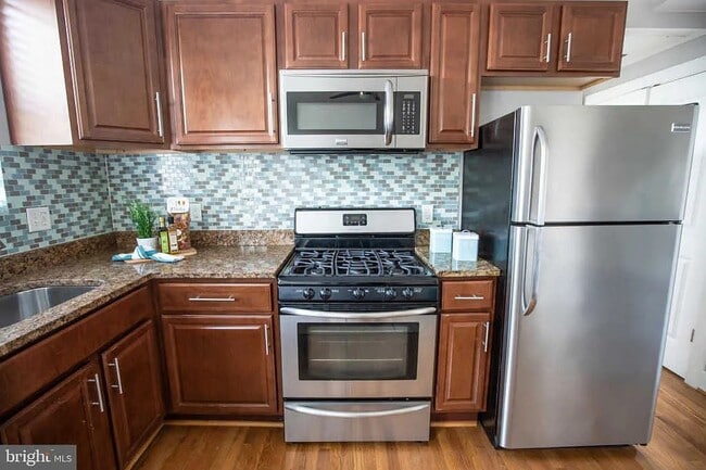 2 17th St SE unit 202, Washington, DC 20003 - photo 3