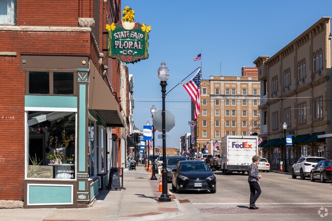 Sedalia's historic downtown on Ohio Avenue has restaurants and local businesses.