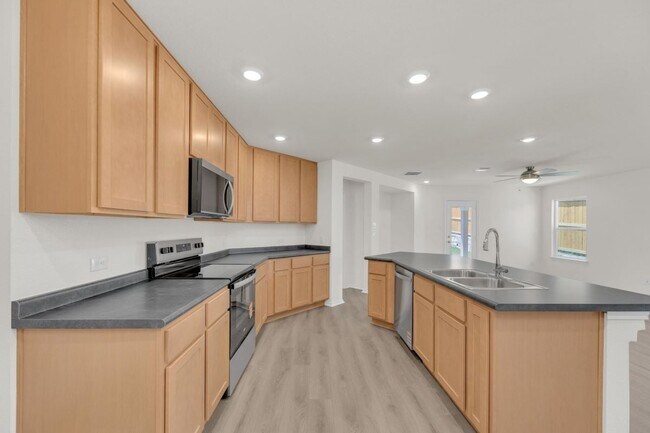 200 Colonel McNally Loop, Jarrell, TX 76537 - photo 3