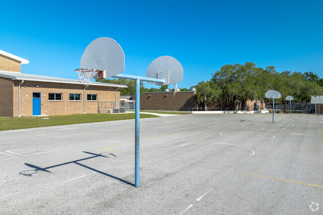Denison Middle School has a 19:1 student/teacher ratio but strives for good student involvement.