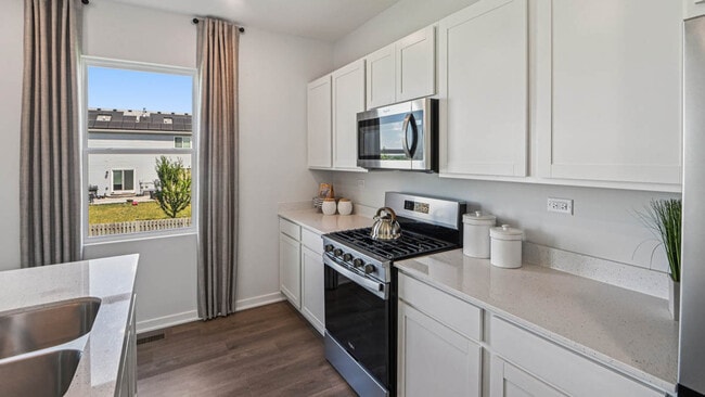 964 Sapphire Ln, Montgomery, IL 60538 - photo 5