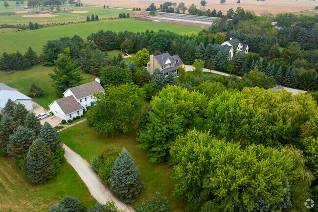 Large lots are common in Summit’s semi‑rural subdivisions.