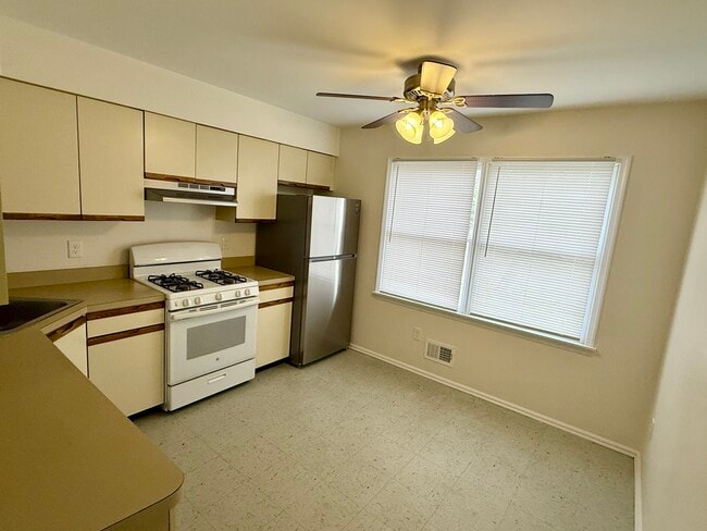 285 S Lincoln Ave unit 3A, Middlesex, NJ 08846 - photo 4