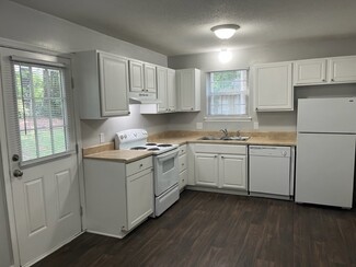 515 Sherwood Ct, Cary, NC 27511