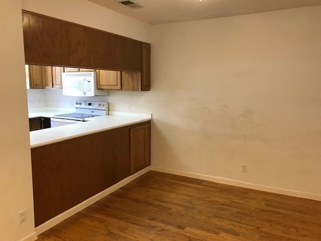 1555 Cherry St unit 3, San Carlos, CA 94070 - photo 3