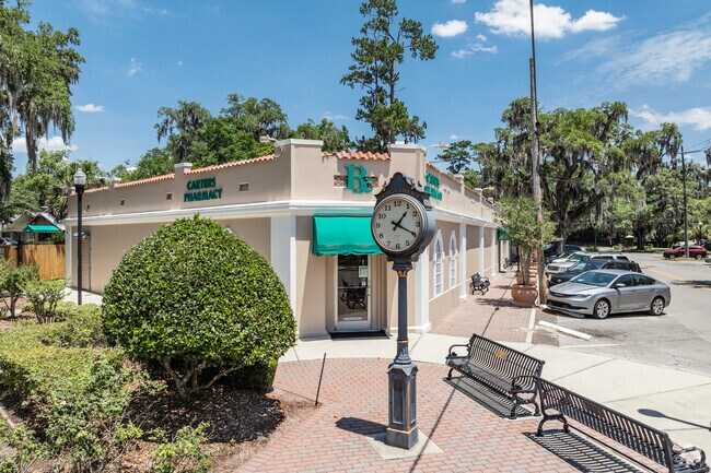 Carter's Pharmacy offers Ortega residents friendly service and a deli to grab a quick lunch.