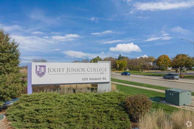Joliet Junior College has a total enrollment of 10,200 students.