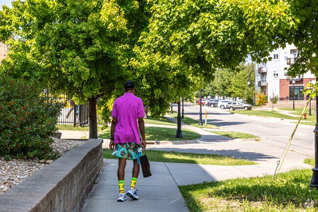 The Central Park area is walkable, alive with people out-and-about, eating, shopping & living.