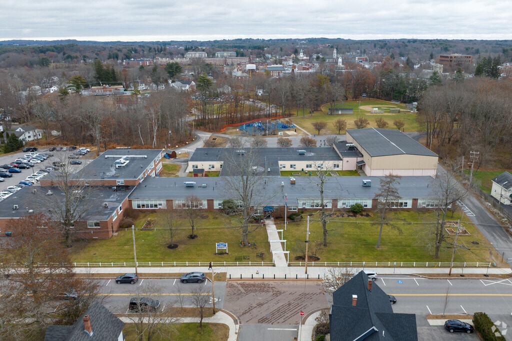 Lincoln Street Elementary School is a public school in Exeter.