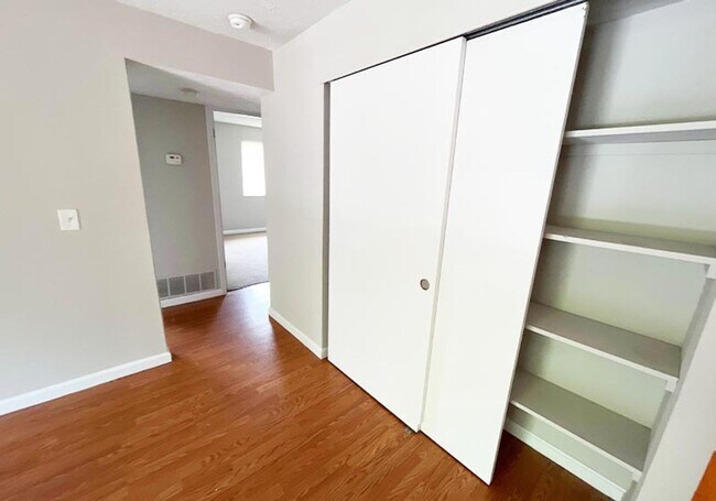 525 Lowell Ave unit 525-13, Cincinnati, OH 45220 - photo 5