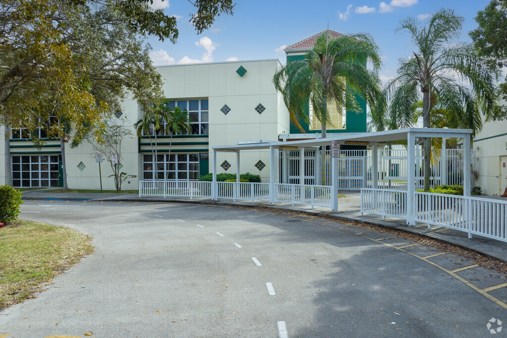 Lauderhill Paul Turner Elementary School in Lauderhill has a 17:1 Student to Teacher ratio.