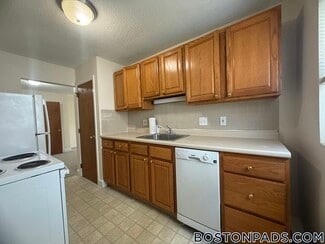 11 Brattle St Unit 4, Arlington, MA 02476