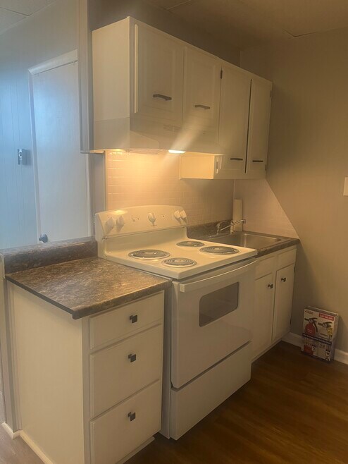 38 S Main St unit 5 Efficiency Ap, Shenandoah, PA 17976 - photo 1