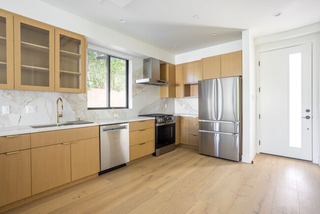 456 N Poinsettia Place, Los Angeles, CA 90036 - photo 4