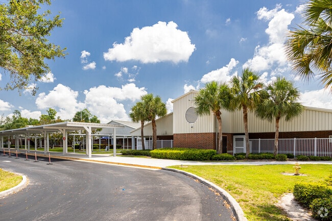 Pelican Marsh Elementary School in Naples has a circular drive leading to the entrance.