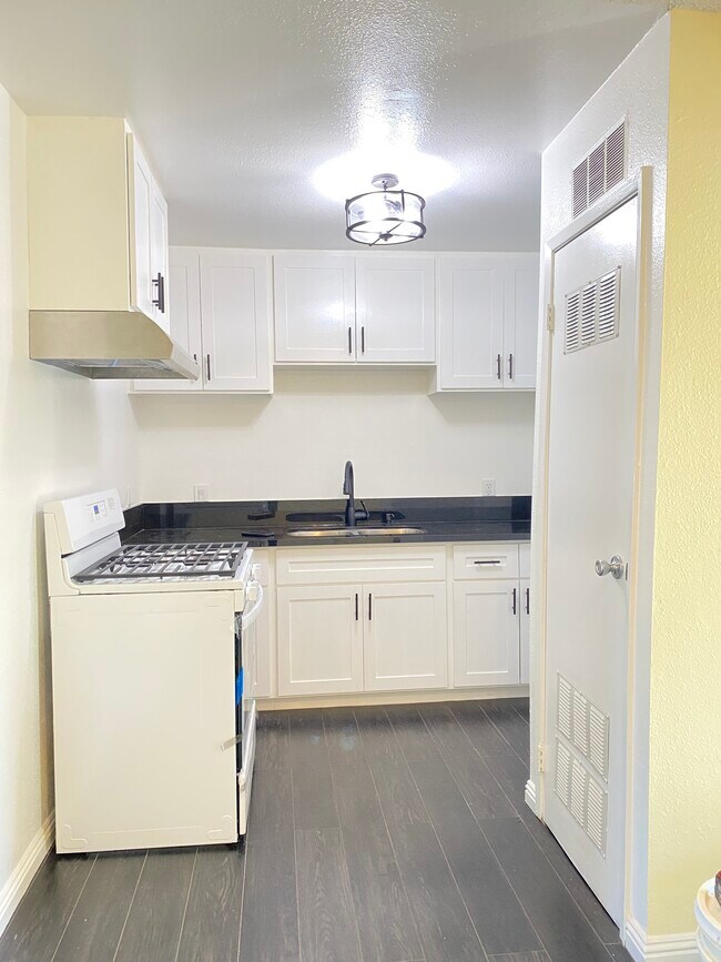 4807 W 17th St Unit 3, Los Angeles, CA 90019