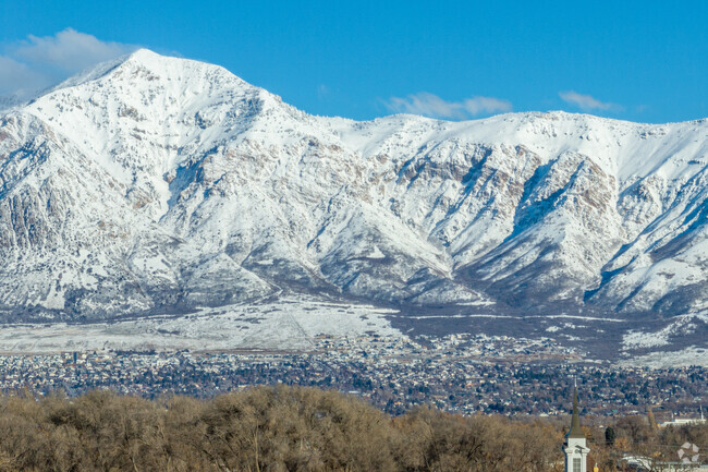 The Wasatch Mountains has great skiing and other mountain activities in the area.