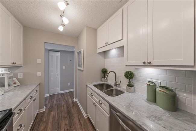 1431 Thrush Plaza unit 1, Saint Louis, MO 63144 - photo 7