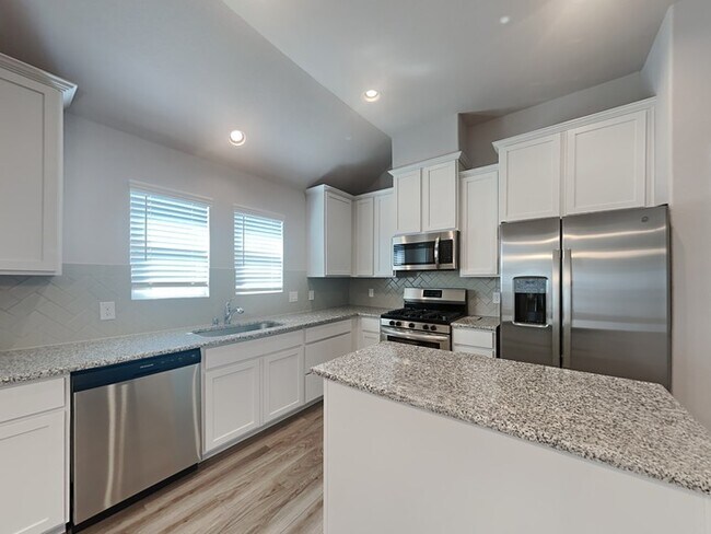 1610 Diamond Mountain Dr, Iowa Colony, TX 77583 - photo 6