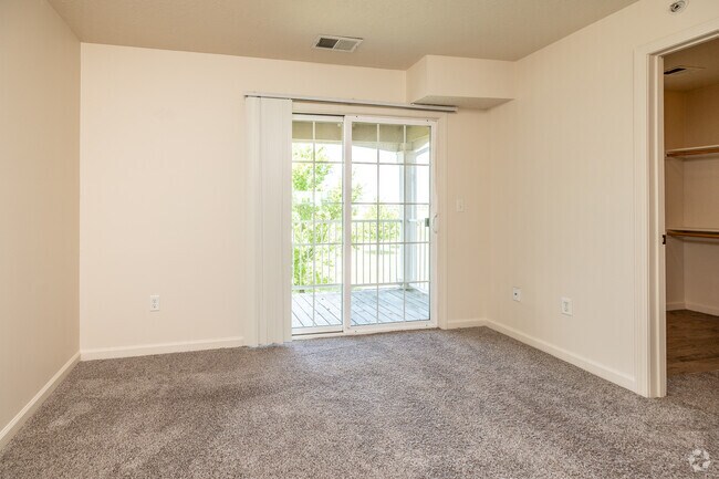 Cross Creek Apartment Homes, Davenport, IA 52807 - photo 5