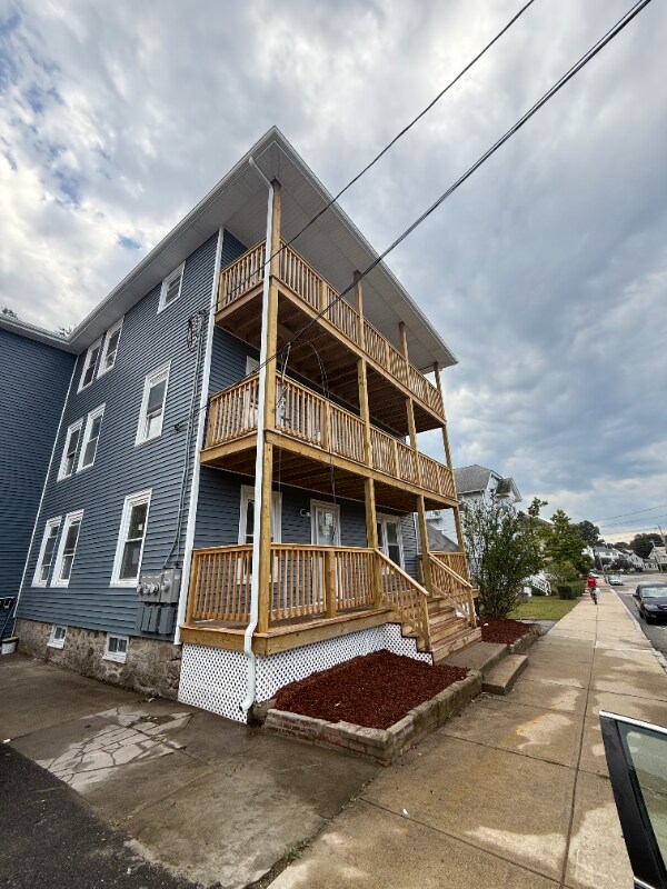 363 Logee St Unit 1, Woonsocket, RI 02895