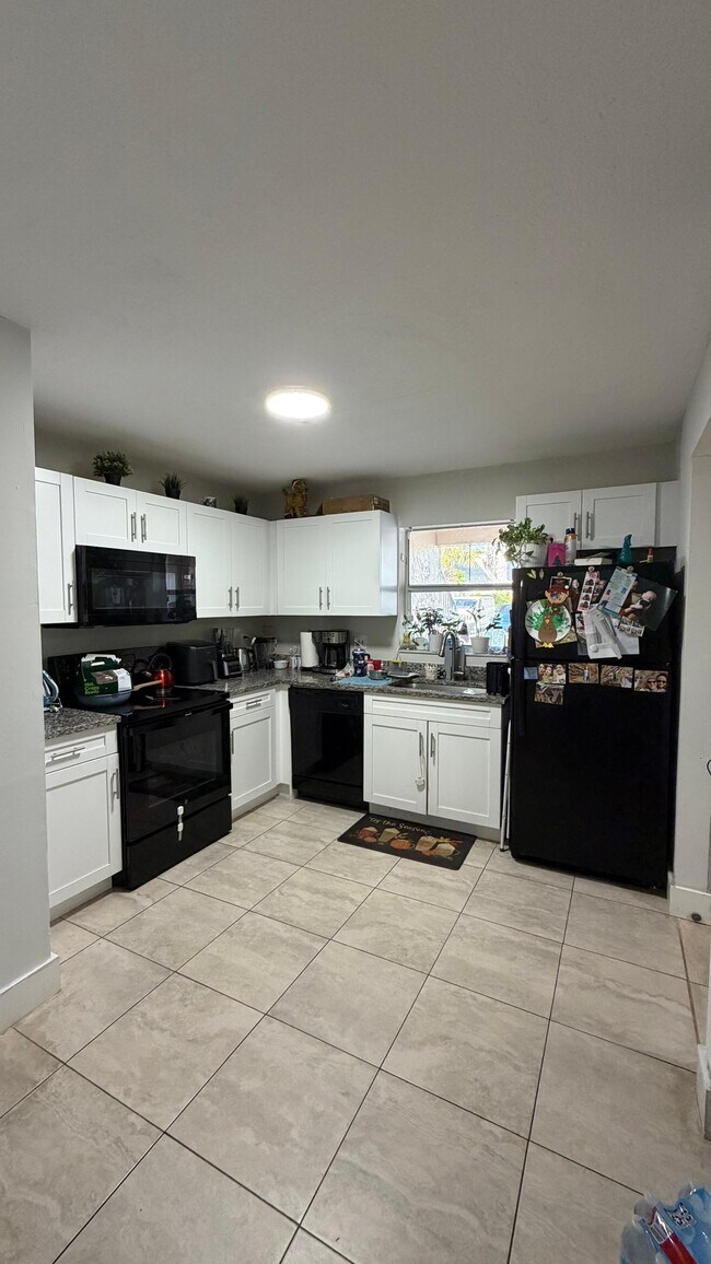 12055 Royal Palm Blvd unit 12055 4J, Coral Springs, FL 33065 - photo 3