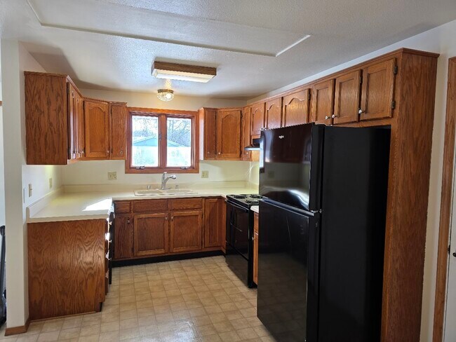 722 Goldfinch Ln, Sheboygan, WI 53083 - photo 6