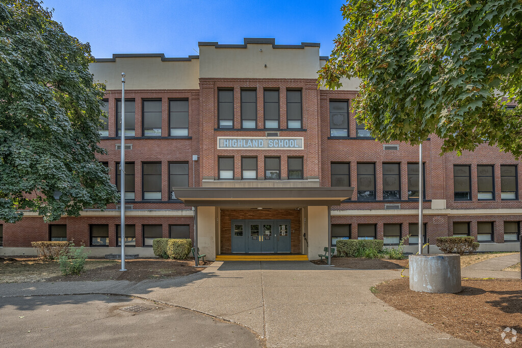 Students can attend Highland Elementary School in Salem, Oregon.