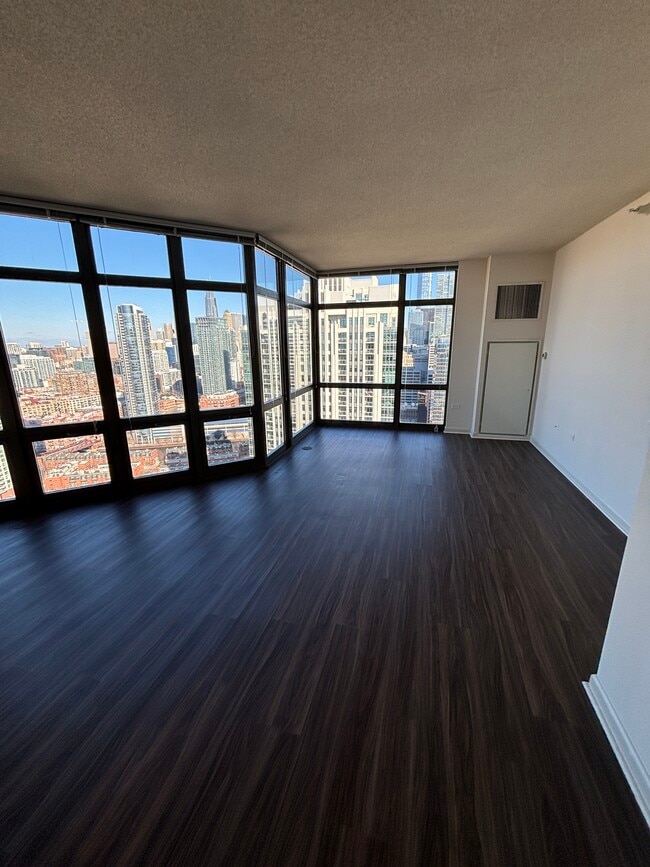 333 N Desplaines St unit 1307, Chicago, IL 60661 - photo 2