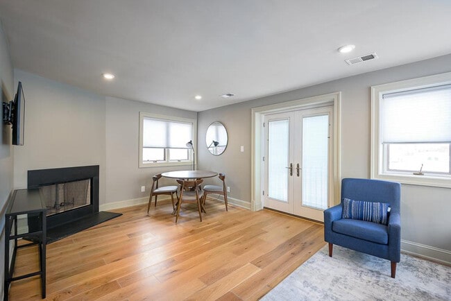 2100 Newport Place NW unit ID679P, Washington, DC 20037 - photo 4