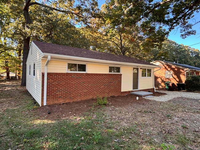 1813 Blain St, High Point, NC 27262 - photo 5