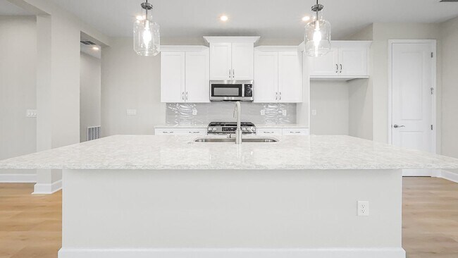 570 Hammock Oaks Blvd, Lady Lake, FL 32159 - photo 2