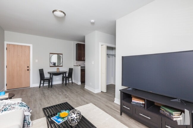 701 W Brompton Ave unit 29, Chicago, IL 60657 - photo 4