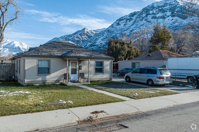 Enjoy breathtaking mountain views from nearly every home in Foot Hills.