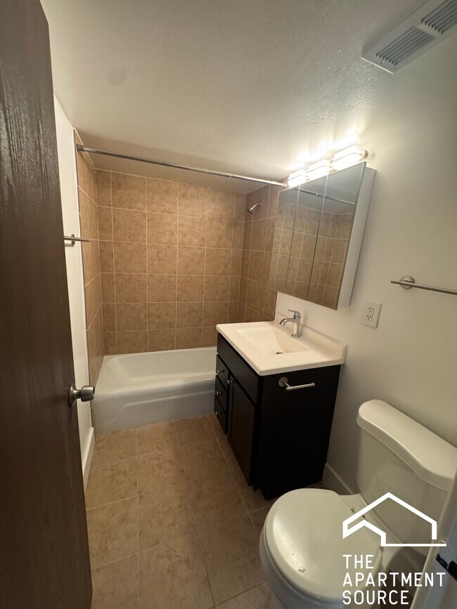 525 N Quentin Rd unit 512, Palatine, IL 60067 - photo 4