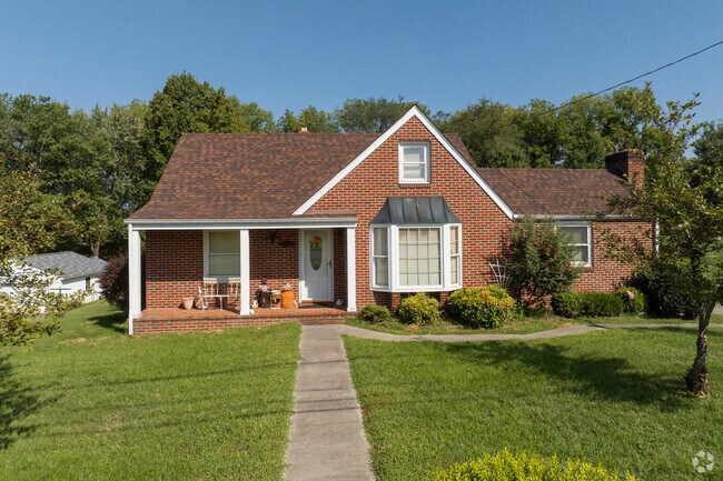 Mecca Gardens features charming ranch-style homes with single-story layouts.