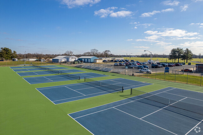 Salem High School has great sporting facilities for student atheletes.