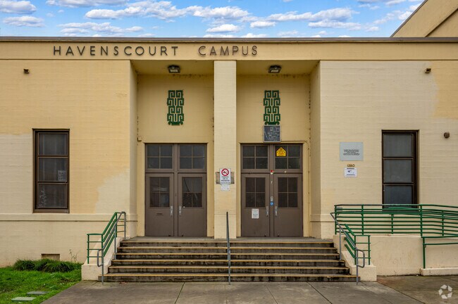 Roots International Academy is located in Oakland, CA.