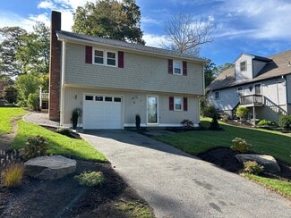 21 Spindrift Dr, Saunderstown, RI 02874