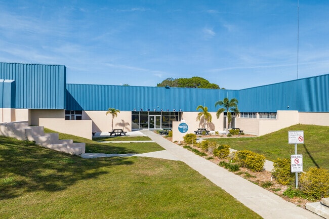 Gulfside Elementary has 364 students in grades PK, K-5 with a student-teacher ratio of 15 to 1.