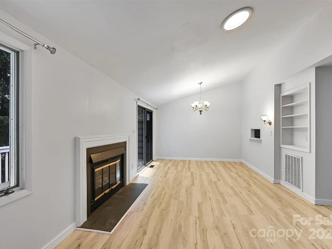 71 Hollybrook Dr, Asheville, NC 28803 - photo 4