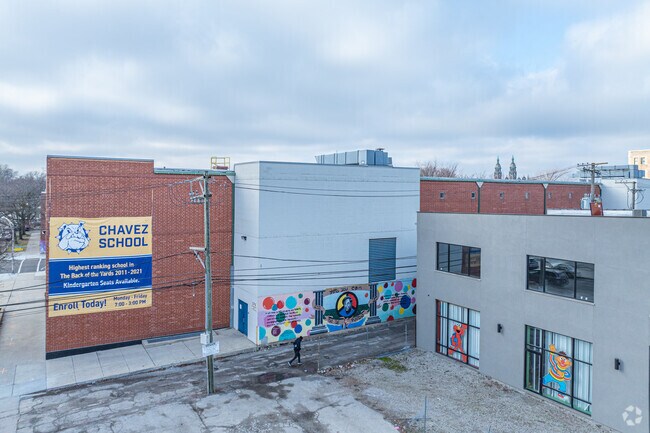 Chavez Elementary Multicultural Academy Center offers courses in Reading and Math.