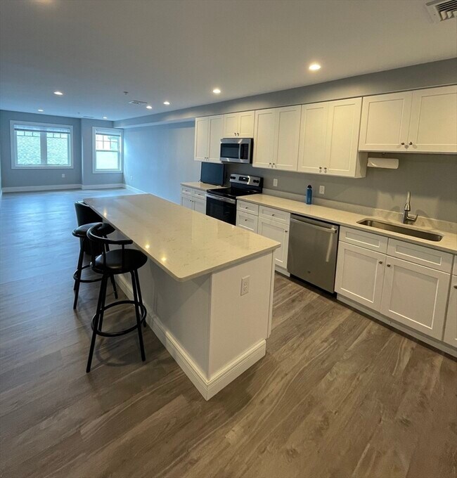 245 Bussey St Unit 304, Dedham, MA 02026