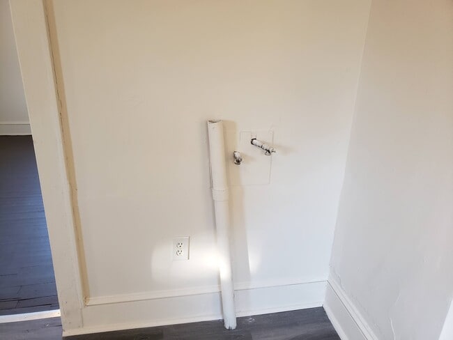 415 S Texas Ave, Greenville, SC 29611 - photo 2